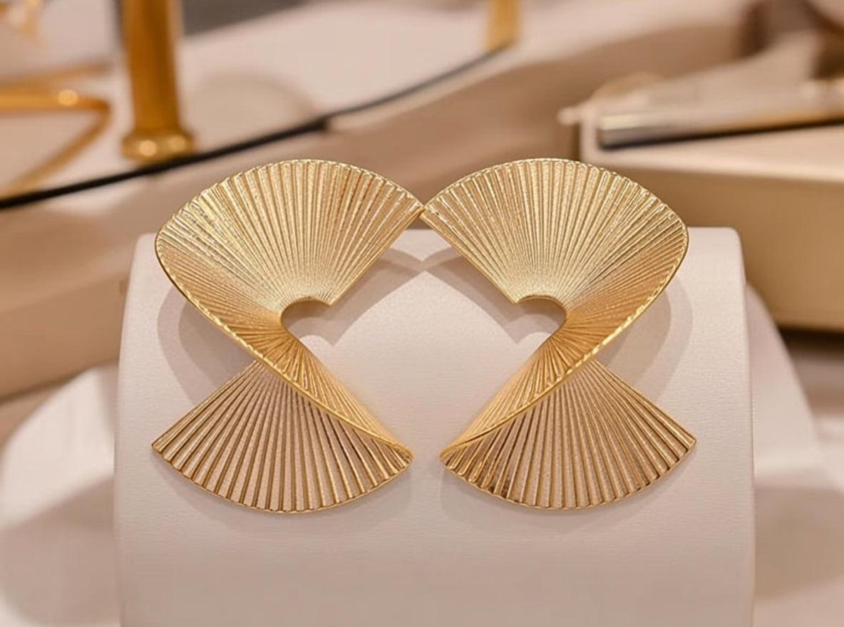 Geometrical Twisted Stud