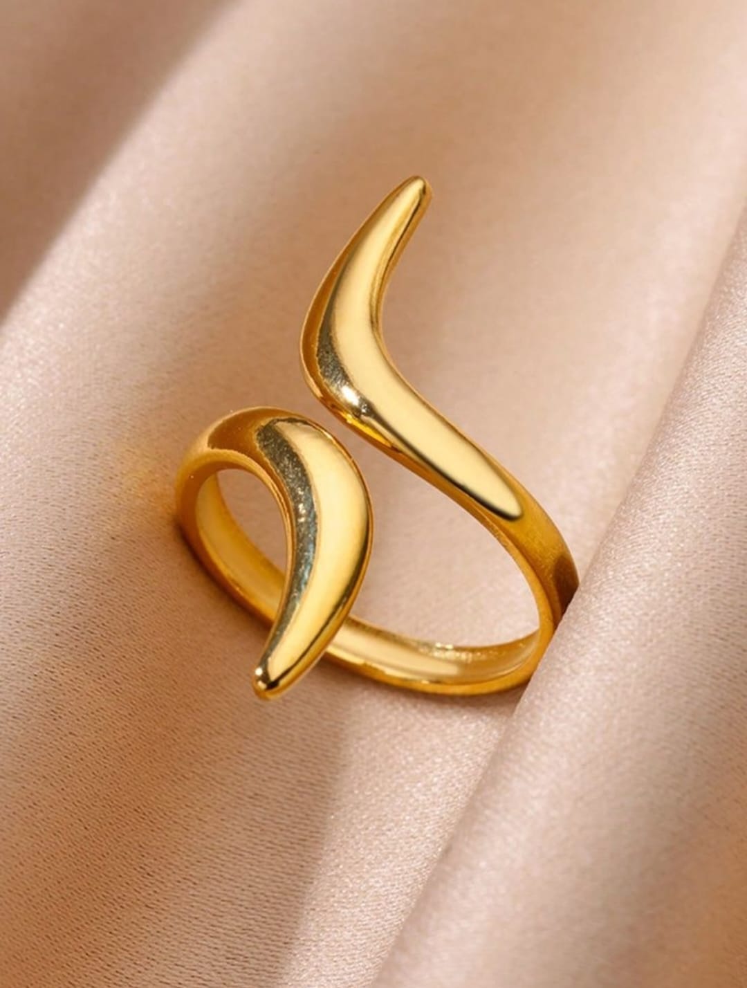 Serpentine Line Ring